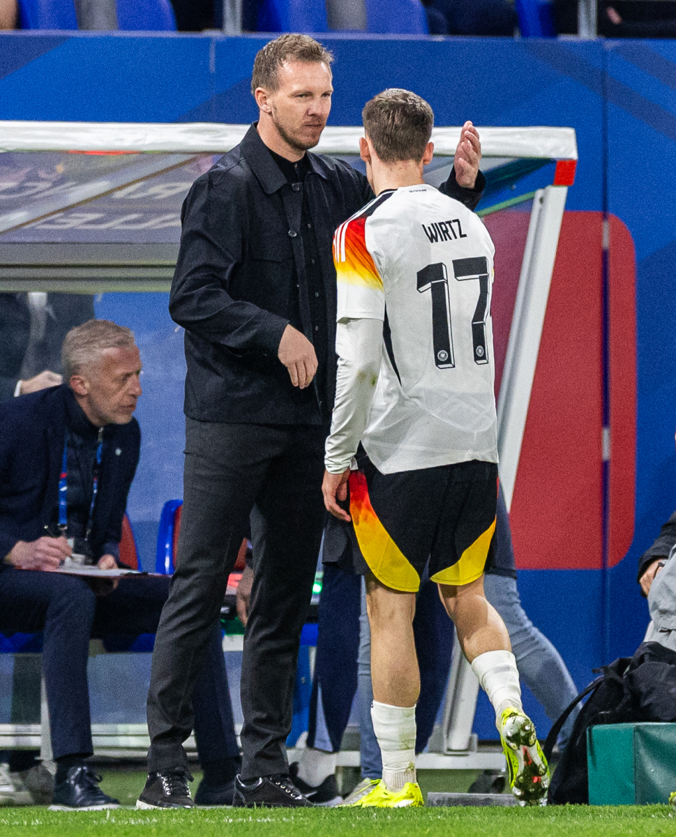 九游-莱万多夫斯基回归赛场,势不可挡首场状态亮眼,拜仁观众沸腾!的简单介绍