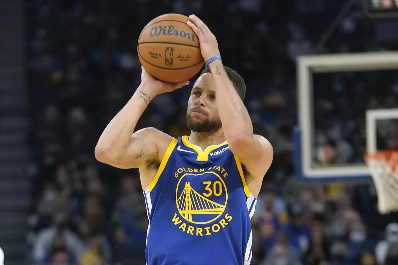 九游会-库里迎来二十赛季高光表现,巴塞罗那球迷沸腾!的简单介绍