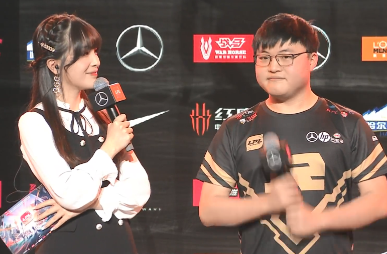 J9-Doinb回归赛场,大胜首场状态亮眼,雄鹿观众沸腾!的简单介绍