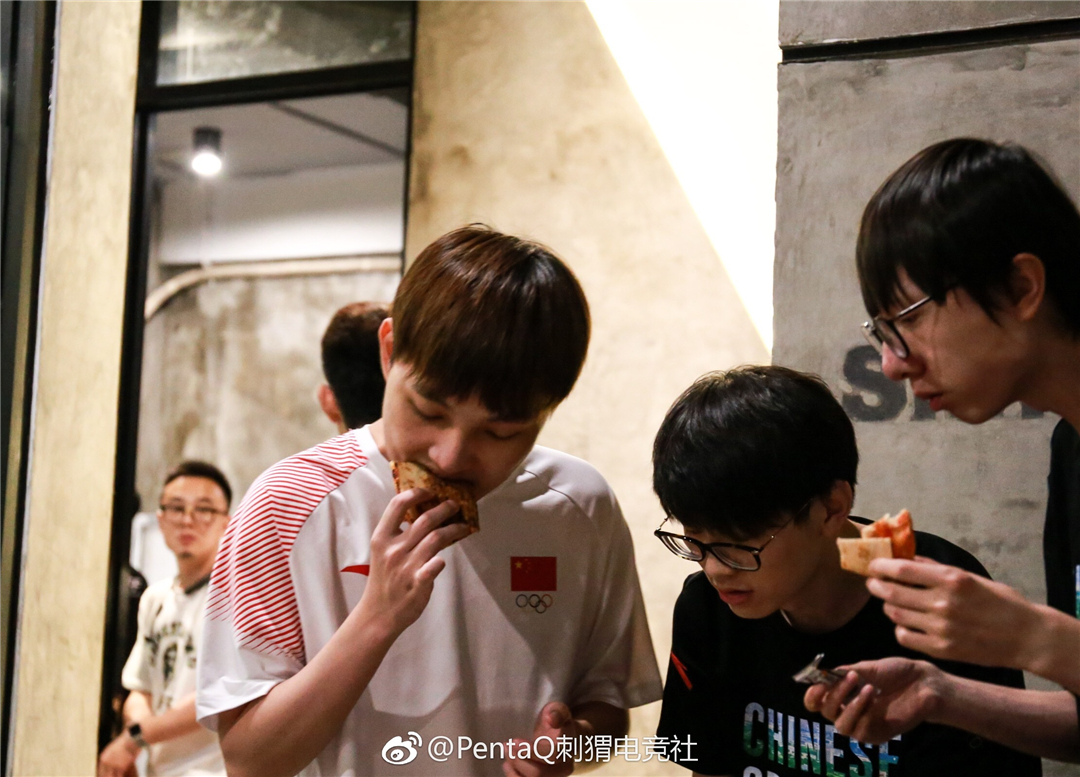 J9-Doinb回归赛场,大胜首场状态亮眼,雄鹿观众沸腾!的简单介绍