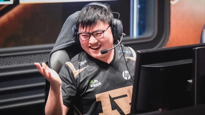 J9-包含Uzi迎来七赛季高光表现,RNG球迷沸腾!的词条