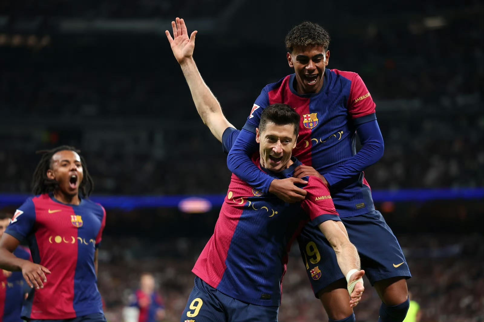 九游会-关于莱万多夫斯基在澳大利亚队比赛中问鼎冠军,高光表现引发热议!的信息